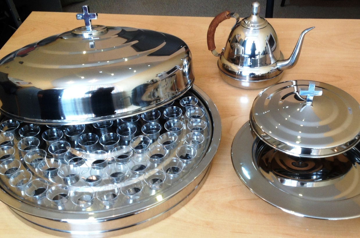 Набор для причастия с чашей на 72 стаканчика (100 стаканчиков и 2 пары перчаток в комплекте) Набор для причастия с чашей на 72 стаканчика (100 стаканчиков и 2 пары перчаток в комплекте)