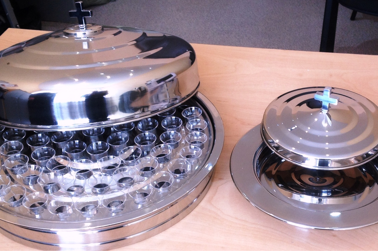 Наборы для причастия с чашей на 72 стаканчика (100 стаканчиков и 2 пары перчаток в комплекте) Наборы для причастия с чашей на 72 стаканчика (100 стаканчиков и 2 пары перчаток в комплекте)